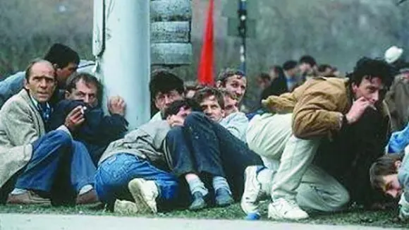 Safari della morte a Sarajevo, il profilo del triestino coinvolto